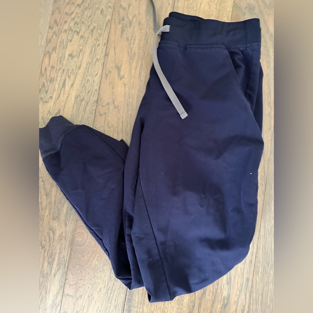Women’s Figs scrub pants